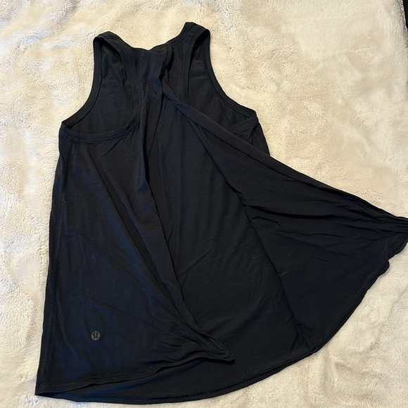 Open back Lululemon tank - Picture 3 of 3